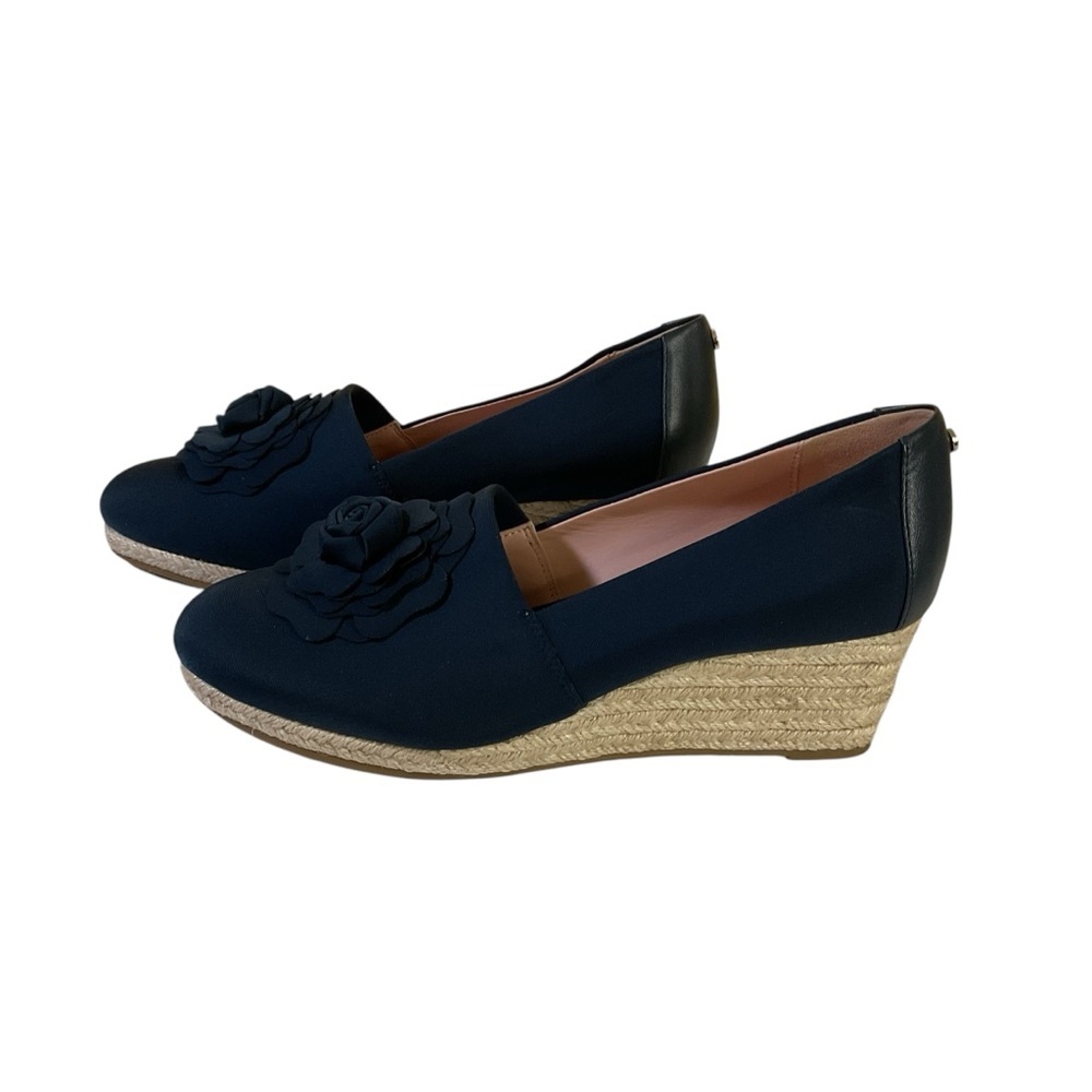Taryn Rose Women’s Navy Wedges With Flower On Top.  Size 9.5B